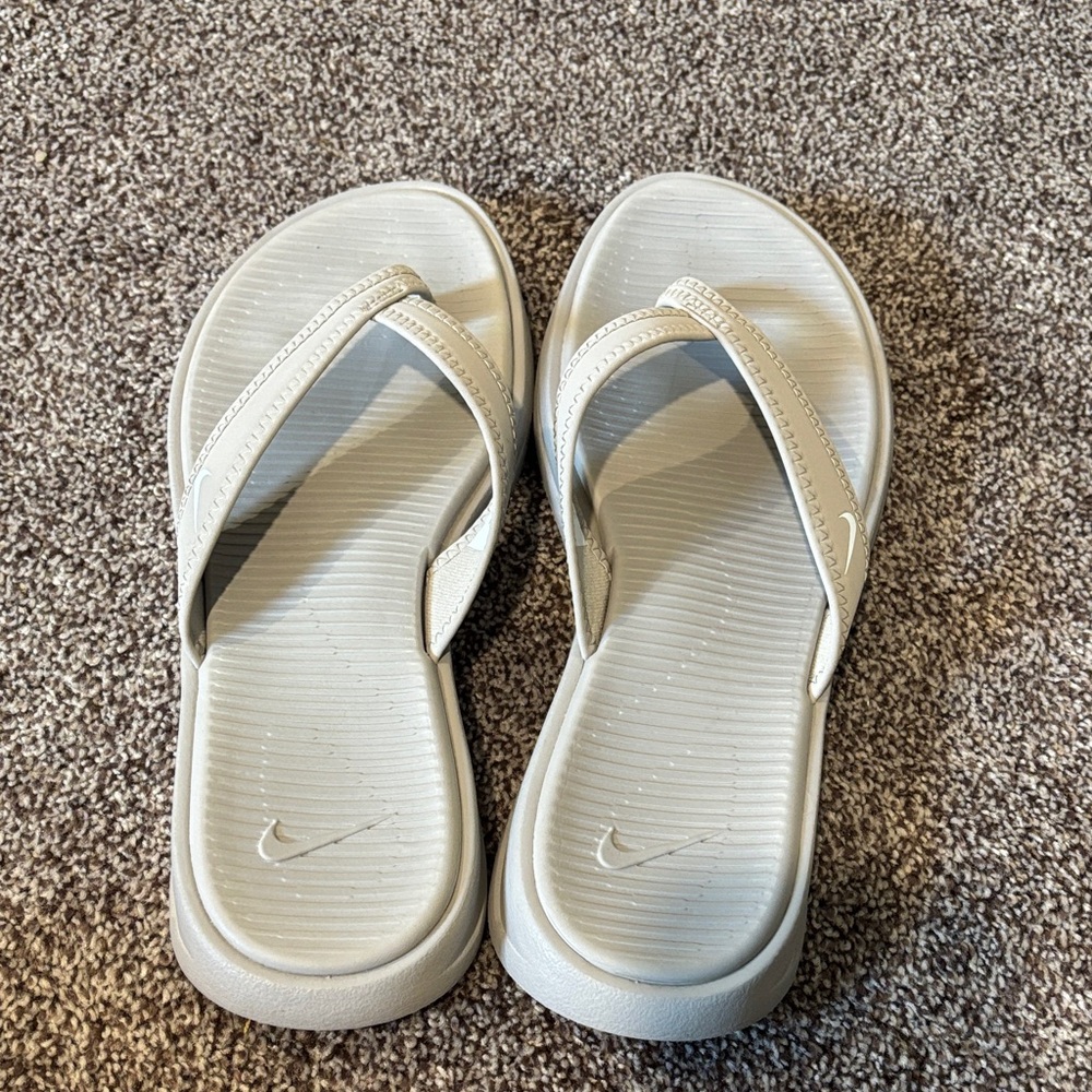 Nike Women's Light Gray Sandals